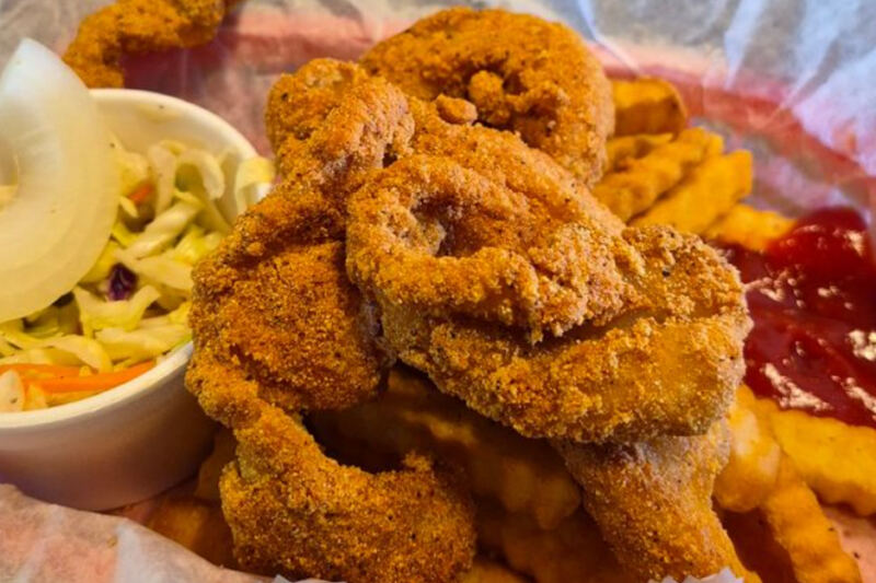 This Rural Illinois Fish House Is Worth the Drive for Catfish, Frog Legs, and Shrimp