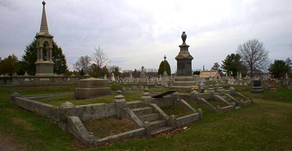 9 New Hampshire Cemeteries So Mysterious Locals Still Avoid Them After Dark