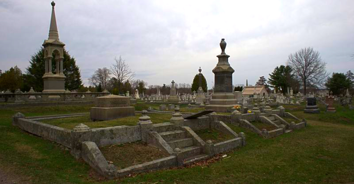 9 New Hampshire Cemeteries So Mysterious Locals Still Avoid Them After Dark