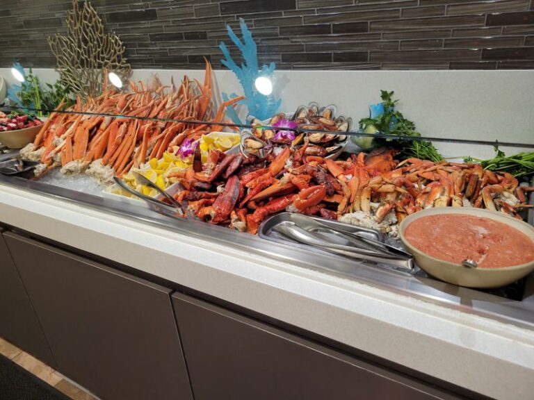 This California Buffet Draws Weekend Crowds for a Carving-Station Brunch Loaded With Prime Rib and Seafood