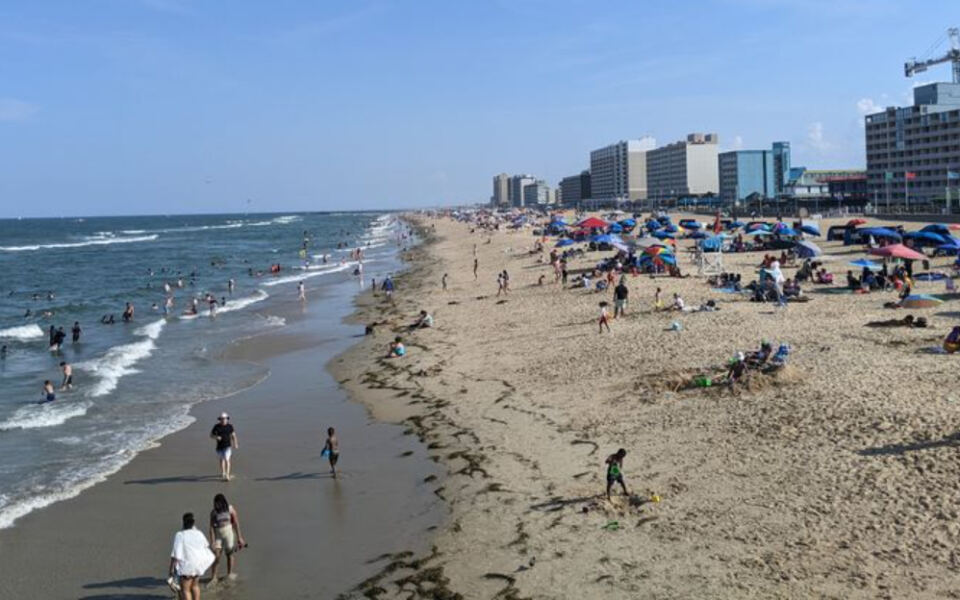 This Virginia Beach Town Has A 3-Mile Boardwalk Along The Atlantic