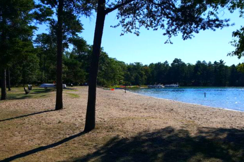 This Hidden Michigan Lake Is So Clear You Can See 30 Feet Down – and Most People Miss It