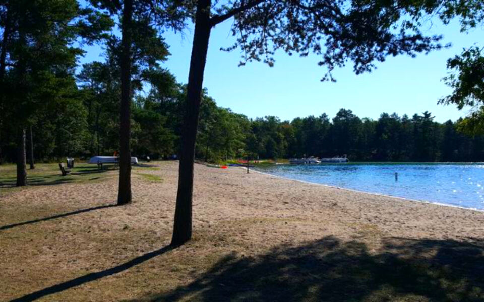 This Hidden Michigan Lake Is So Clear You Can See 30 Feet Down – and Most People Miss It