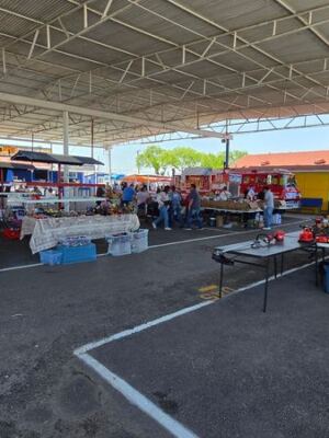 This Massive Texas Flea Market Draws 2,000-Plus Vendors on Sundays with Antiques, Vintage Finds, and Serious Bargain Hunting