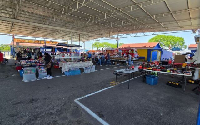 This Massive Texas Flea Market Draws 2,000-Plus Vendors on Sundays with Antiques, Vintage Finds, and Serious Bargain Hunting
