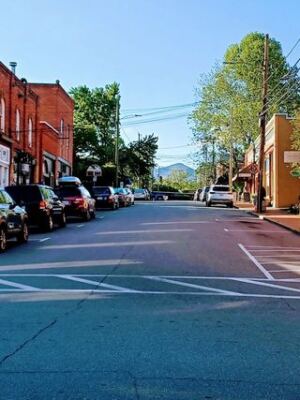 This Charming North Carolina Mountain Town Just 15 Minutes From Asheville Feels Like A Hallmark Movie
