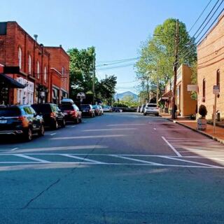 This Charming North Carolina Mountain Town Just 15 Minutes From Asheville Feels Like A Hallmark Movie