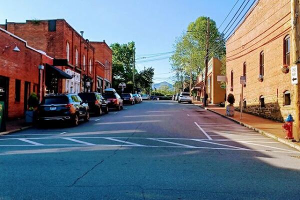 This Charming North Carolina Mountain Town Just 15 Minutes From Asheville Feels Like A Hallmark Movie