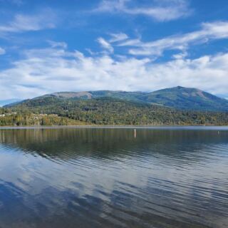 Stumble Onto This Washington Lake Beach and Its Clear Water Wins Over First-Timers