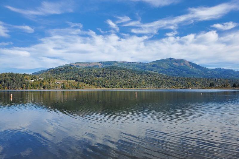 Stumble Onto This Washington Lake Beach and Its Clear Water Wins Over First-Timers