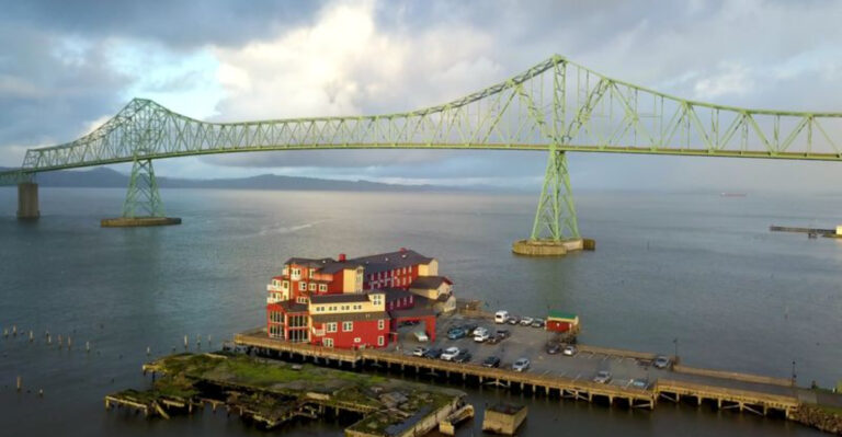 This Oregon Hotel Lets You Sleep 600 Feet Out Over the River