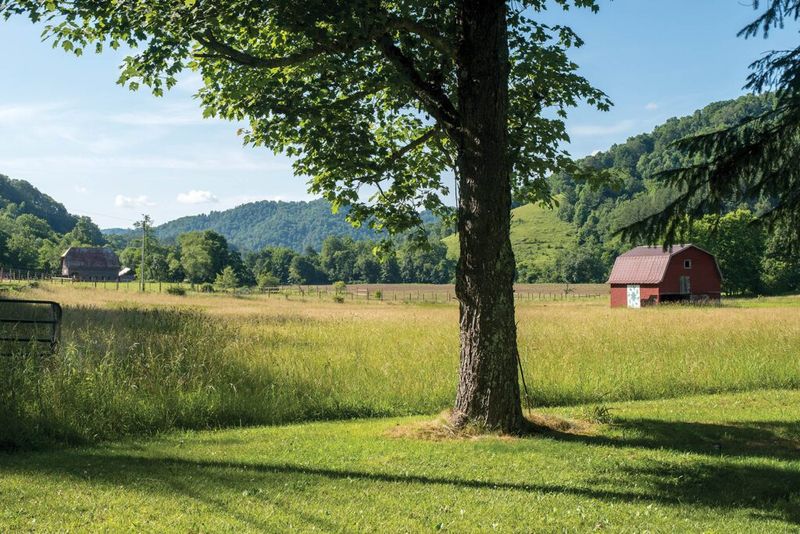 Locals Keep Sending Tourists To Boone While This Quieter High Country Community Steals The Better Weekend