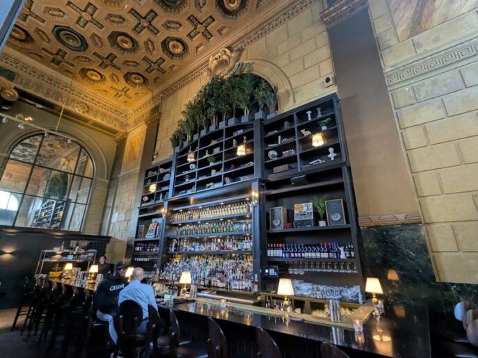 There’s A Restaurant Inside A 1920s Ohio Bank And The Interior Almost Looks Unreal