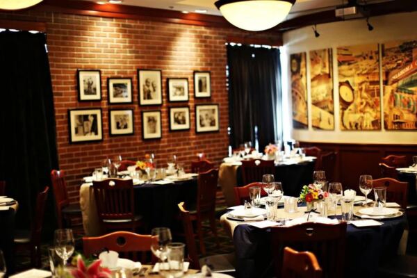 This Upscale Oklahoma City Steakhouse Serves Perfectly Cooked Steaks in Classic White-Tablecloth Elegance