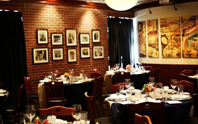 This Upscale Oklahoma City Steakhouse Serves Perfectly Cooked Steaks in Classic White-Tablecloth Elegance