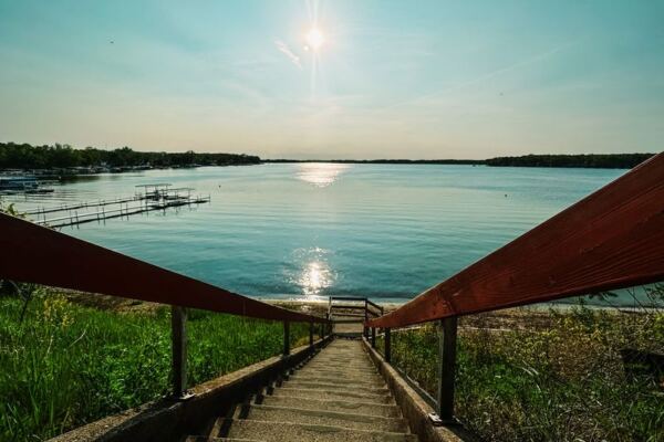 Skip the Crowds at This Tiny Indiana Lake Beach Where the Water Runs Clearer Than First-Timers Believe
