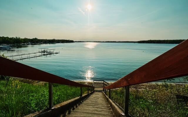 Skip the Crowds at This Tiny Indiana Lake Beach Where the Water Runs Clearer Than First-Timers Believe