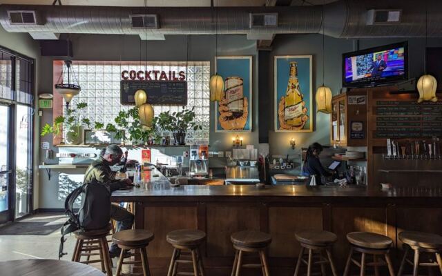 This Low-Key Oregon Dive Bar Has Stayed Open Every Day For Over 20 Years, Jukebox And All