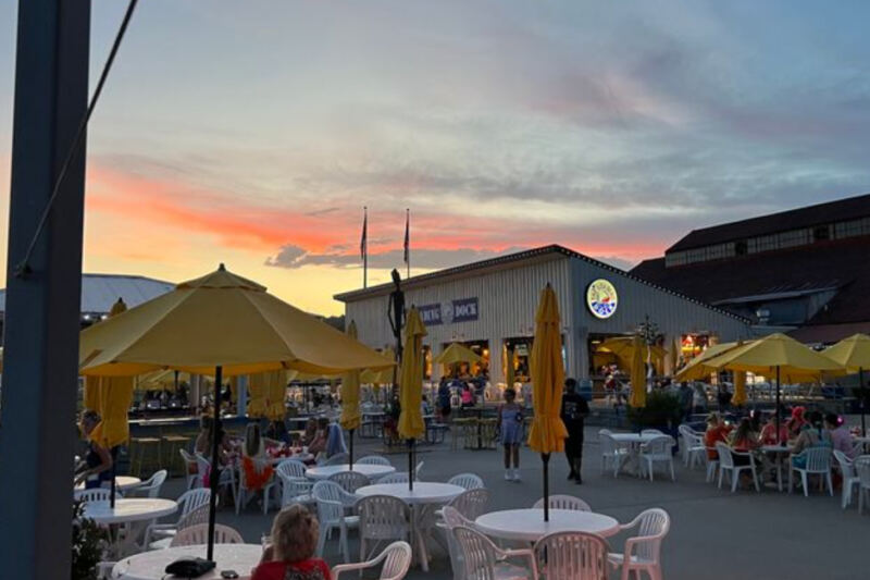This Illinois Riverfront Restaurant Serves Catfish, Burgers, and Live Music by the Mississippi