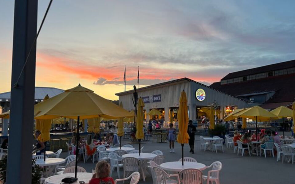 This Illinois Riverfront Restaurant Serves Catfish, Burgers, and Live Music by the Mississippi