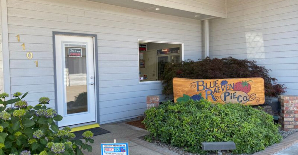 This Oregon Bakery Serves a Homemade Marionberry Pie That Keeps People Coming Back