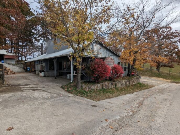 This Tennessee Amish Bakery Sells Fresh Fry Pies and Wood-Fired Sorghum Locals Drive Miles For