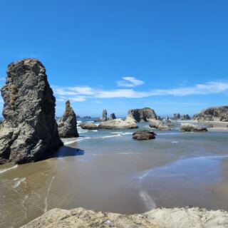 This Free Oregon Coast Pullout Hides Dramatic Sea Stacks That Draw Locals While Tourists Speed On By