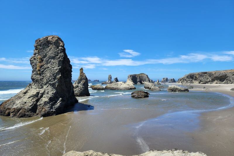 This Free Oregon Coast Pullout Hides Dramatic Sea Stacks That Draw Locals While Tourists Speed On By