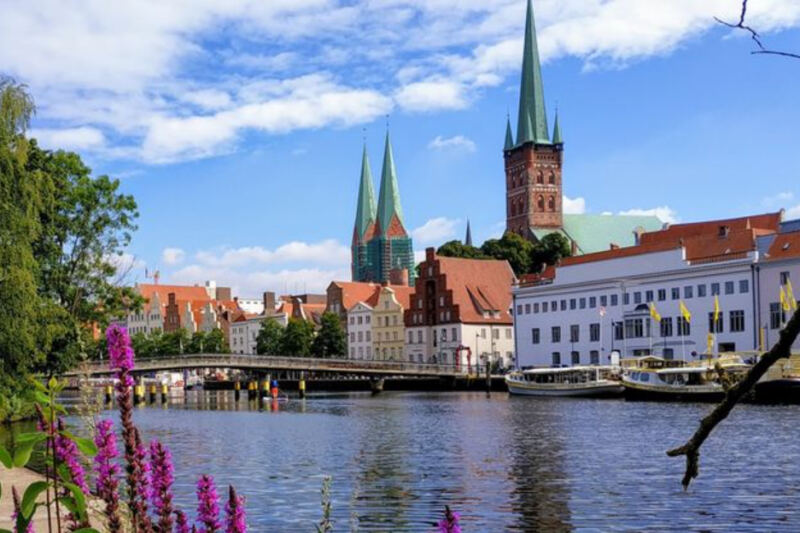 14 Towns Around The World Built On Islands In Rivers