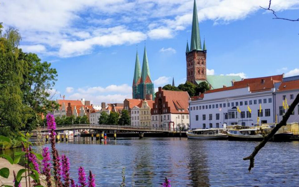 14 Towns Around The World Built On Islands In Rivers
