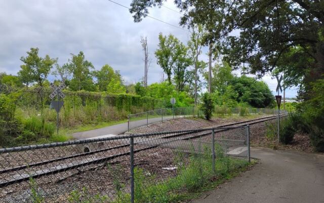 This Tennessee Rail Trail Turns an Old Railroad Line Into an Easy Riverside Ride