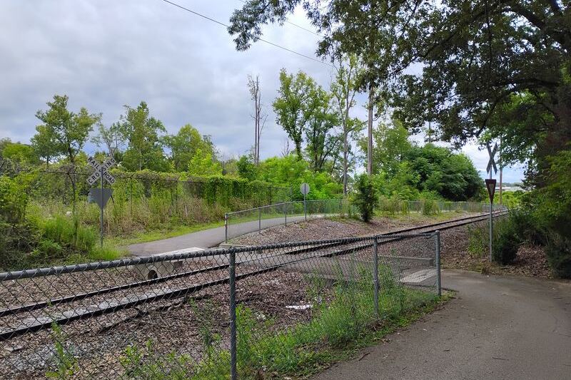 This Tennessee Rail Trail Turns an Old Railroad Line Into an Easy Riverside Ride