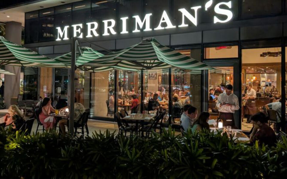 This Hawaii Restaurant Mixes Fresh Island Poke Right At Your Table