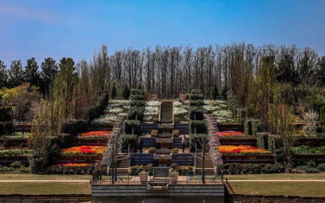 This Colorful Tulsa Botanic Garden Is a Peaceful, Serene Place to Slow Down and Wander
