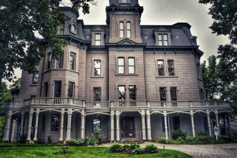 This Historic Illinois Mansion Hides a Maze of 57 Rooms Across Seven Levels