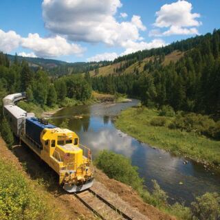 This Oregon Dining Train Winds Through Deep Canyons And Almost Nobody Knows It Exists