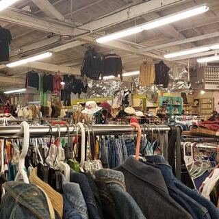 This Oregon Secondhand Store Lets You Fill An Entire Cart For Just $27 Because Prices Go By Weight