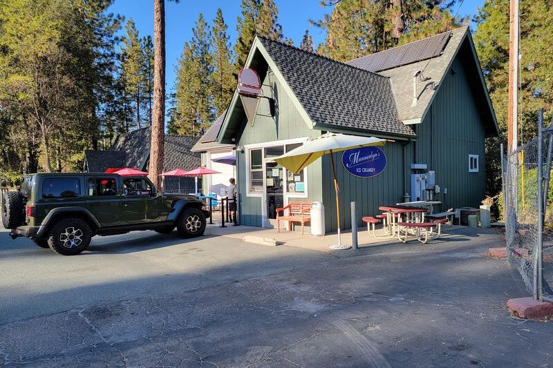 On A California Mountain Highway, This Tiny Creamery Makes Every Scoop On-Site — And People Drive An Hour For It