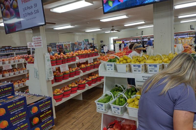 This Sprawling South Carolina Family Farm Market Turns Peaches, Baked Goods, And Jams Into A Food-Lover Stop