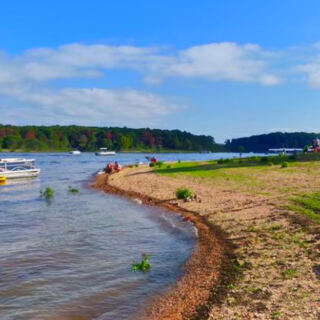 13 Missouri Picnic Spots With Easy Parking and Restrooms