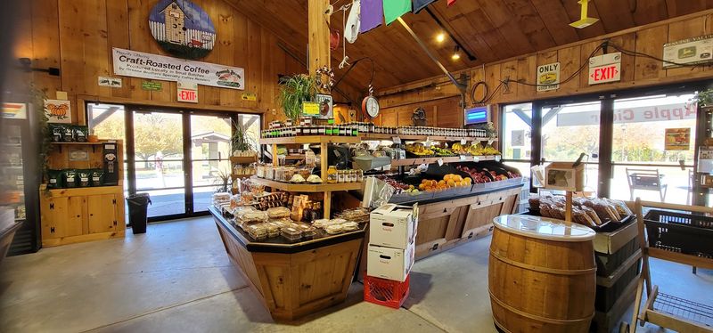 This Massive New Jersey Family Market Turns Corn, Pies, And Honey Into A Food-Lover Stop