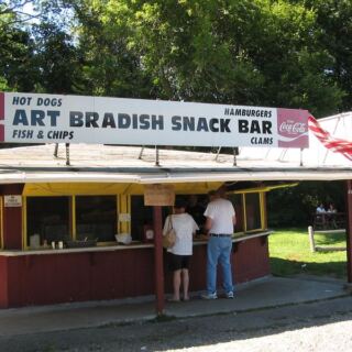 This Old-School Massachusetts Roadside Snack Bar Has Grafton Regulars Lining Up For Foot-Long Dogs And Onion Rings Every Season