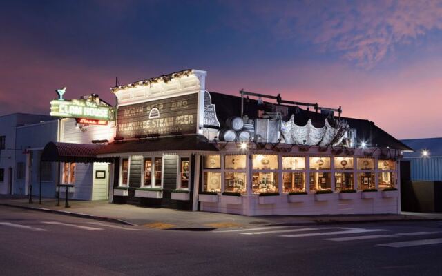 One of the Oldest Restaurants in California Still Serves Coastal Seafood Plates Worth the Trip