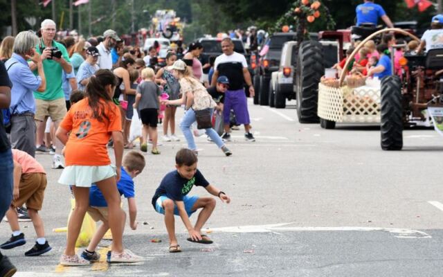 This Tiny North Carolina Town Draws an Estimated Crowd of Up to 12,000 for a Three-Day Peach Party
