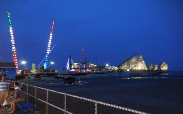 This New Jersey Shore Town Still Glows With Neon, Motels, And Doo-Wop Nostalgia