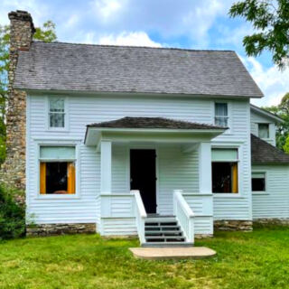14 Missouri Attractions That Are Easy for Seniors to Explore