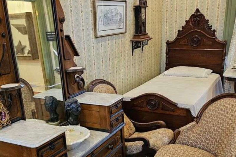 This Historic Illinois Depot Hides Mary Todd Lincoln’s Original Furniture