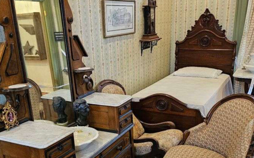 This Historic Illinois Depot Hides Mary Todd Lincoln’s Original Furniture