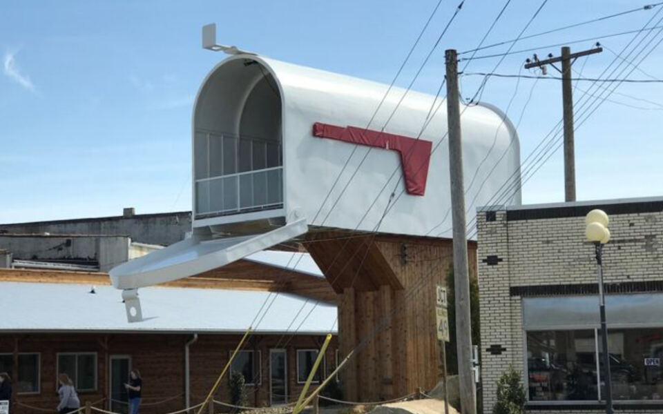 This Massive Illinois Mailbox Actually Works and You Can Climb Inside