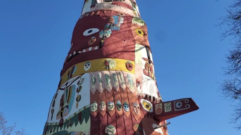 This Oklahoma Trading Post Hides a 90-Foot Totem Pole That’s the Tallest in the World